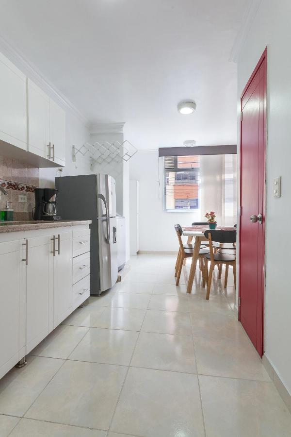 Apartamentos Amoblados Jg De La 70 Медельин Экстерьер фото